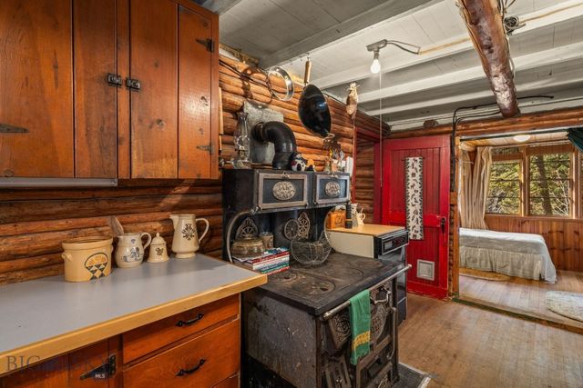 10400 Hyalite Canyon Road, Bozeman, MT 59718