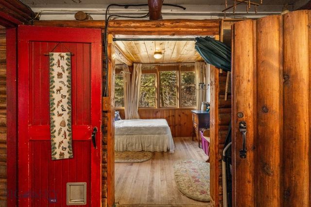 10400 Hyalite Canyon Road, Bozeman, MT 59718