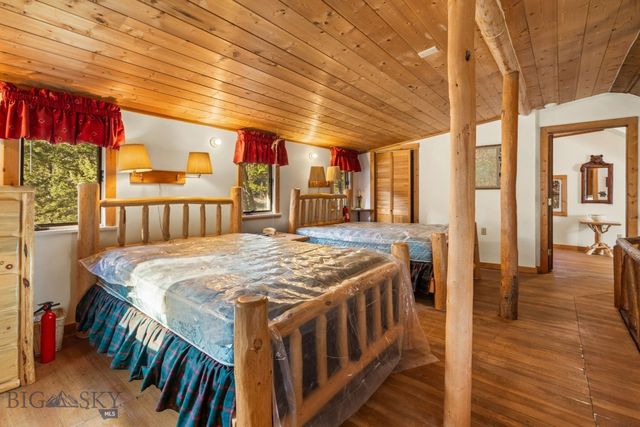 10400 Hyalite Canyon Road, Bozeman, MT 59718