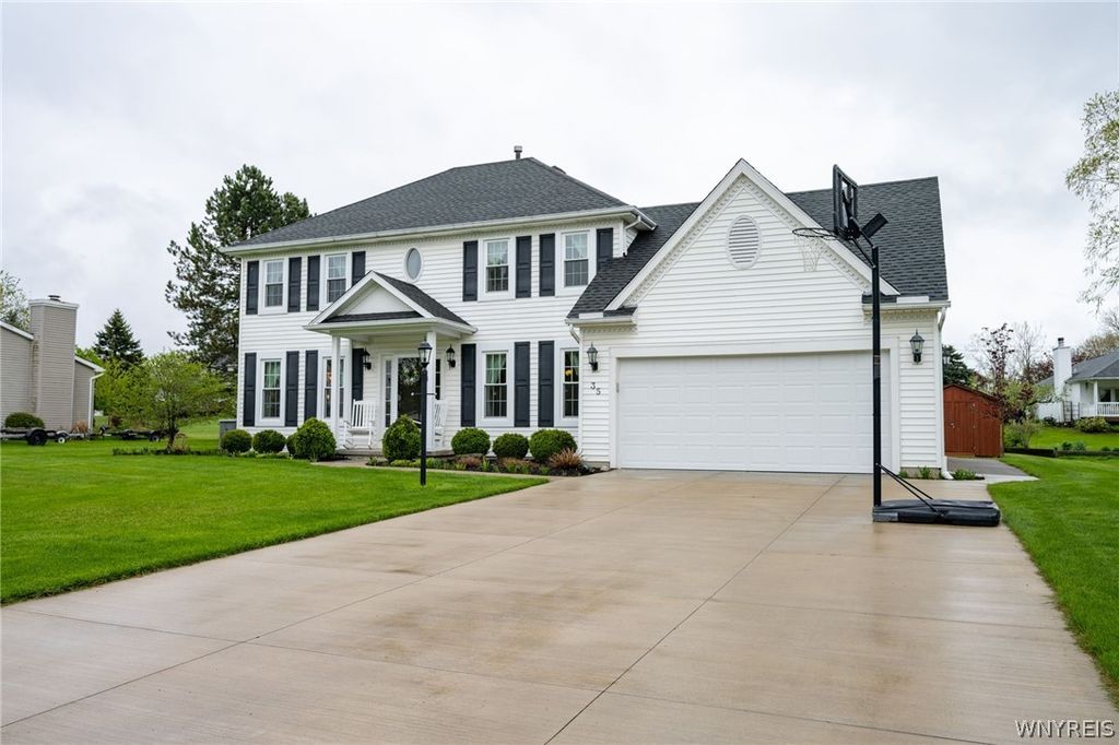 35 Pinyon Drive, Orchard Park, NY 14127