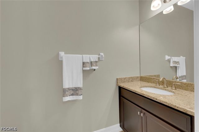 8720 Westwood Oaks PL, Fort Myers, FL 33908