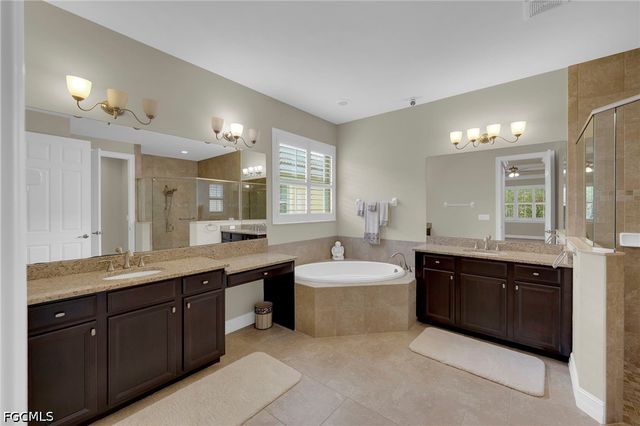 8720 Westwood Oaks PL, Fort Myers, FL 33908