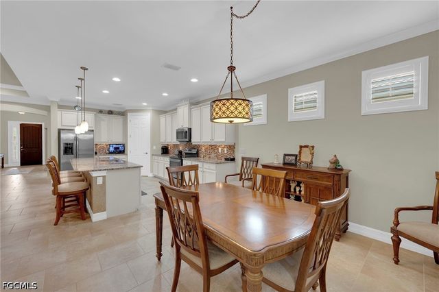 8720 Westwood Oaks PL, Fort Myers, FL 33908