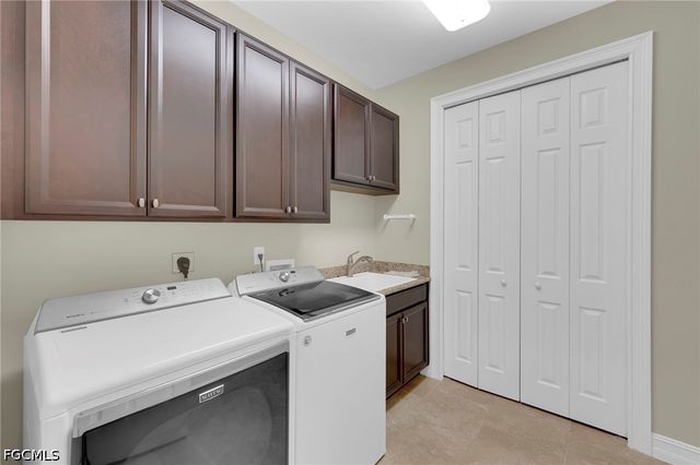 8720 Westwood Oaks PL, Fort Myers, FL 33908
