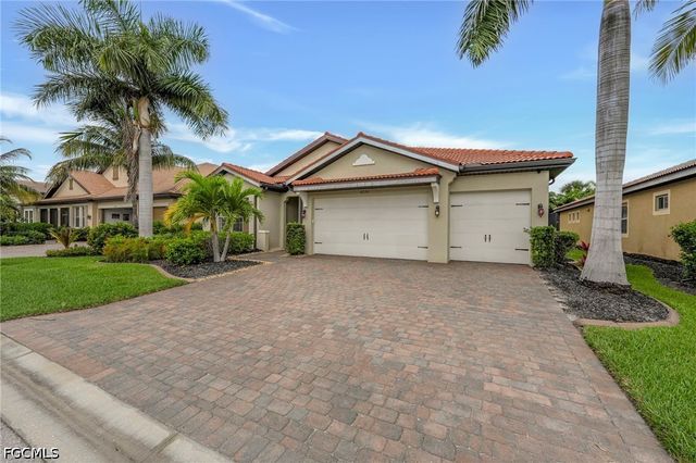 8720 Westwood Oaks PL, Fort Myers, FL 33908