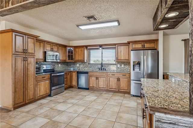 2892 W FM 884, Yorktown, TX 78164