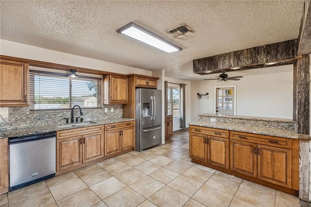 2892 W FM 884, Yorktown, TX 78164