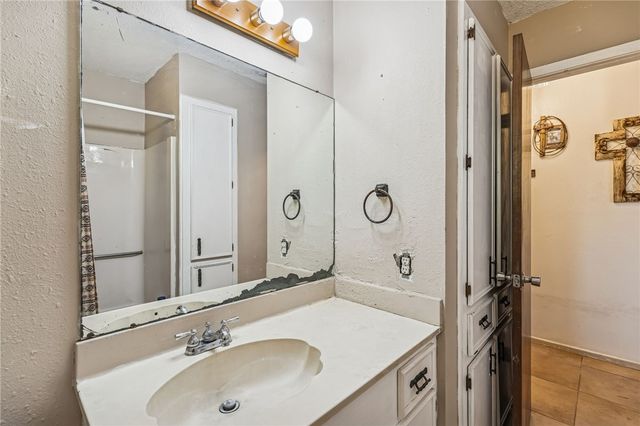 2892 W FM 884, Yorktown, TX 78164