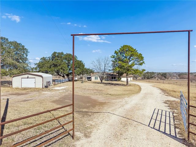 2892 W FM 884, Yorktown, TX 78164