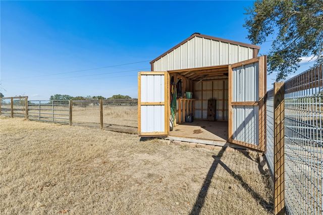 2892 W FM 884, Yorktown, TX 78164