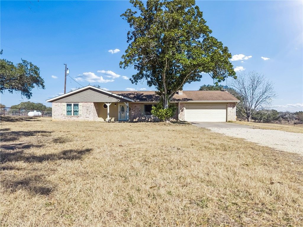 2892 W FM 884, Yorktown, TX 78164