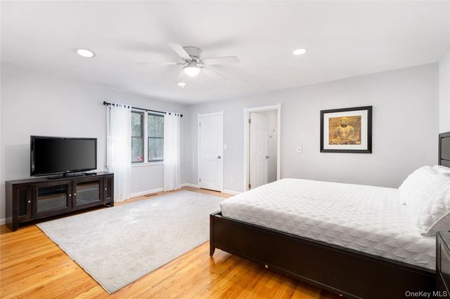 5 Bay Woods Drive, Hampton Bays, NY 11946