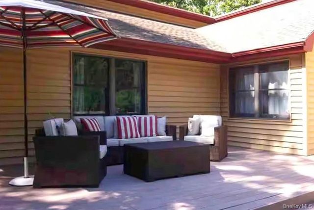 5 Bay Woods Drive, Hampton Bays, NY 11946