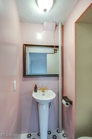 87 Hawthorne Avenue, Akron, OH 44303