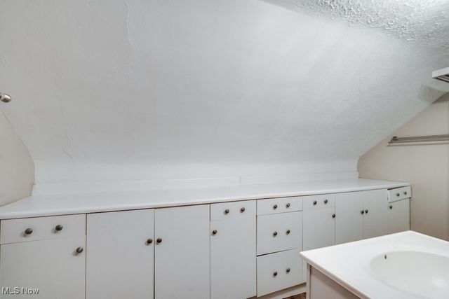 87 Hawthorne Avenue, Akron, OH 44303