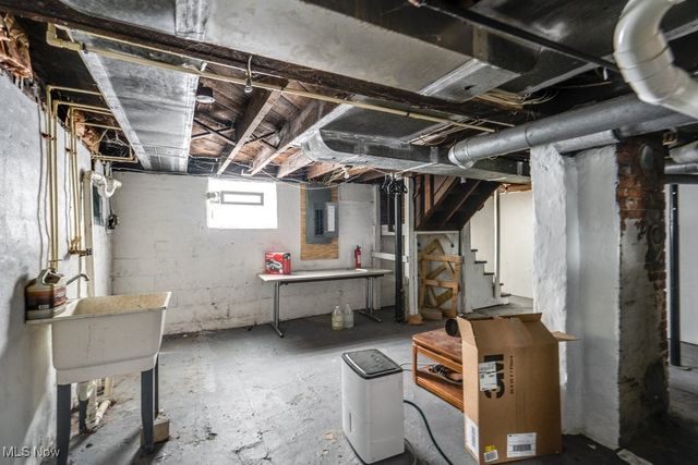 87 Hawthorne Avenue, Akron, OH 44303