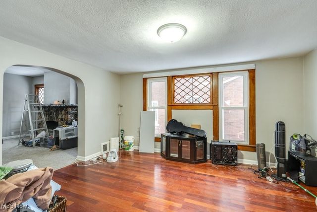 87 Hawthorne Avenue, Akron, OH 44303