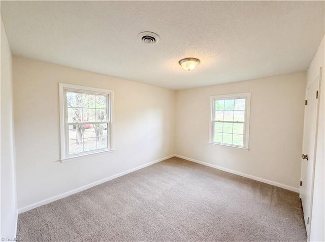 2440 Londonderry Road, Kernersville, NC 27284