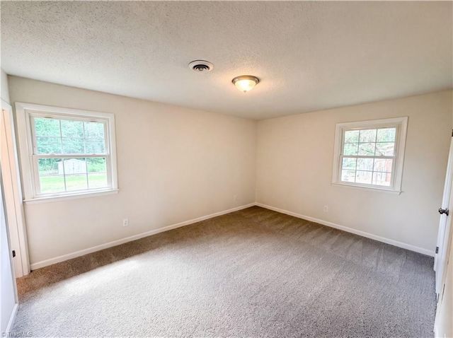 2440 Londonderry Road, Kernersville, NC 27284