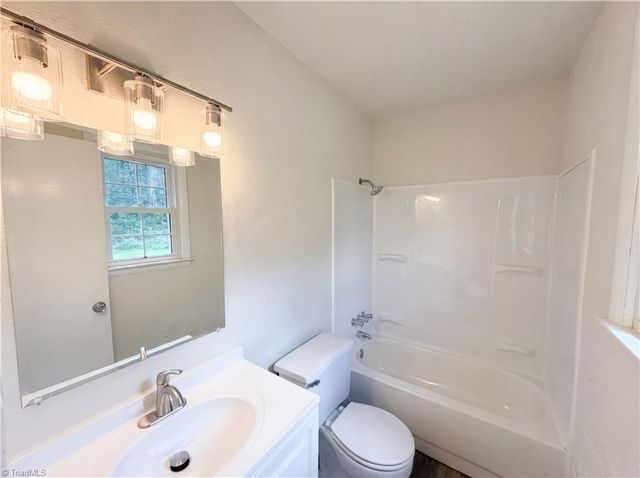 2440 Londonderry Road, Kernersville, NC 27284