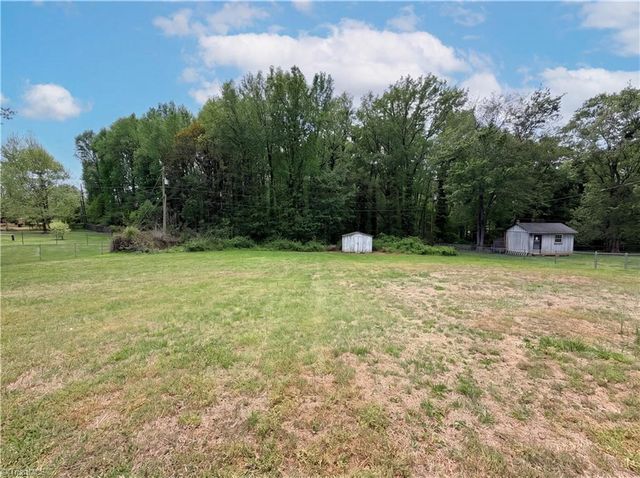 2440 Londonderry Road, Kernersville, NC 27284