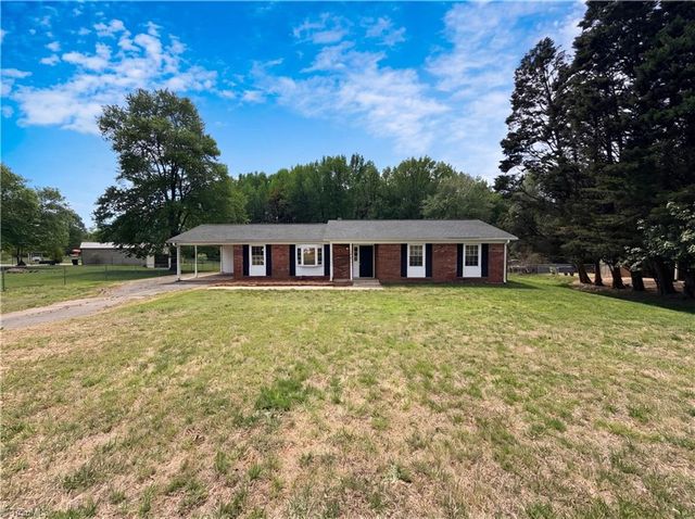2440 Londonderry Road, Kernersville, NC 27284