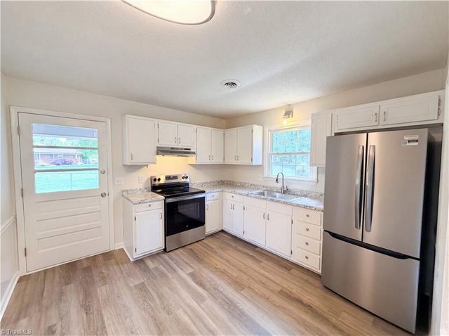 2440 Londonderry Road, Kernersville, NC 27284