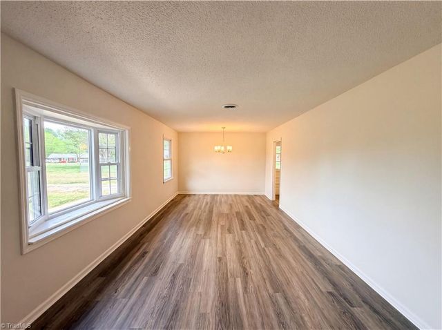 2440 Londonderry Road, Kernersville, NC 27284