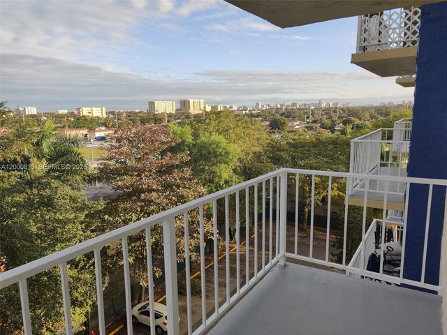 4550 NW 9th St 706E, Miami, FL 33126