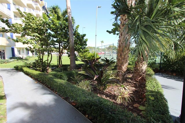 4550 NW 9th St 706E, Miami, FL 33126