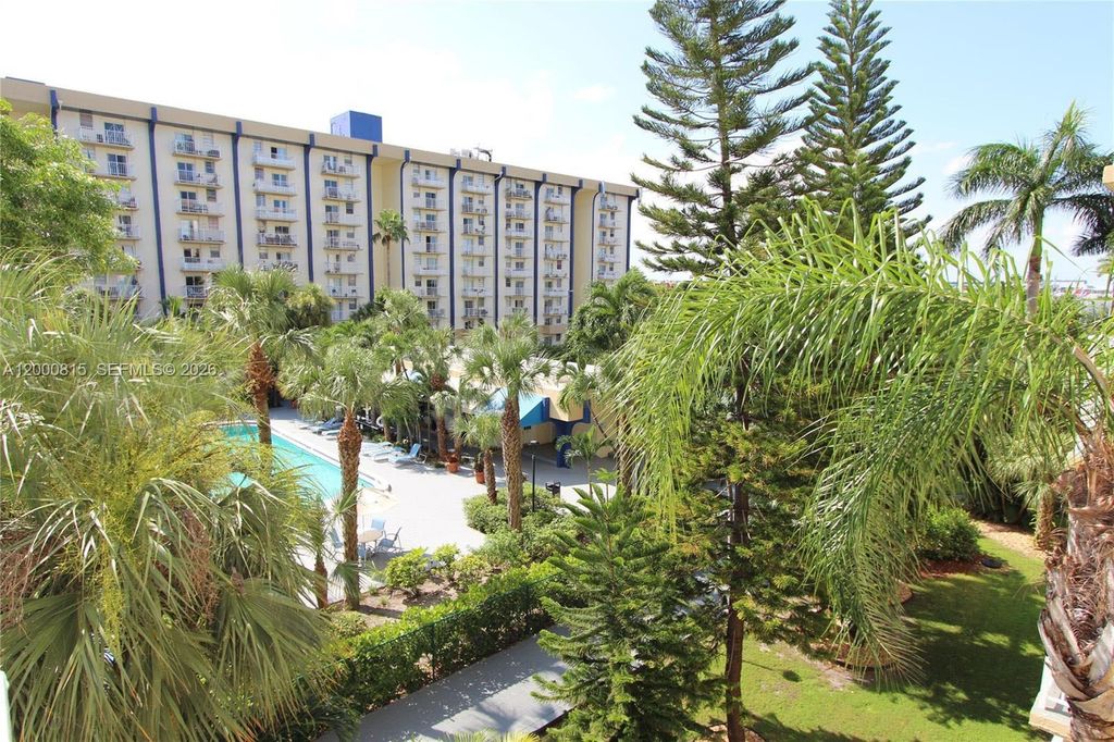 4550 NW 9th St 706E, Miami, FL 33126