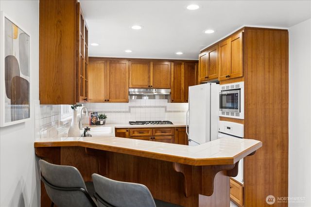 320 NW 202nd Street, Shoreline, WA 98177