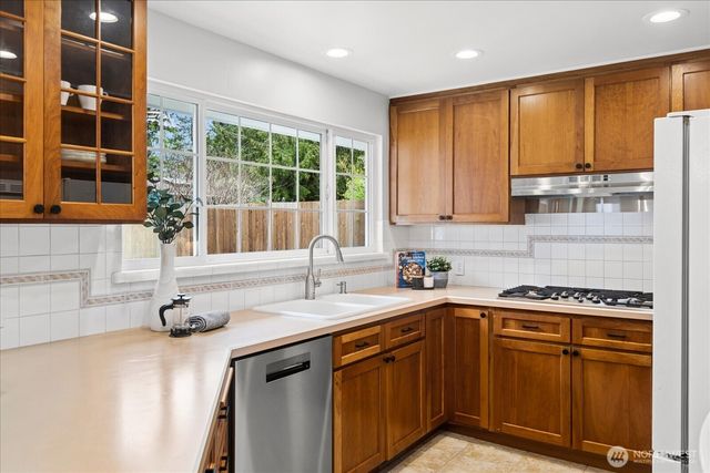 320 NW 202nd Street, Shoreline, WA 98177