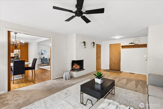 320 NW 202nd Street, Shoreline, WA 98177
