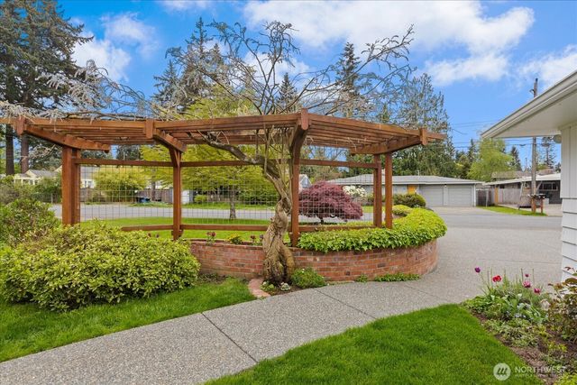 320 NW 202nd Street, Shoreline, WA 98177