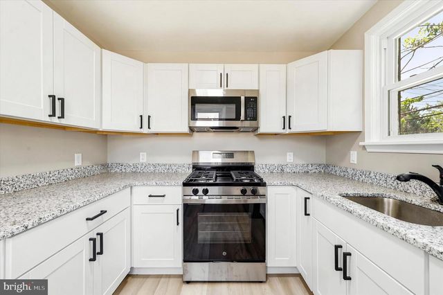 1022 LAWNTON TER, Glenolden, PA 19036