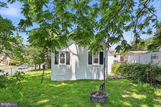 1022 LAWNTON TER, Glenolden, PA 19036