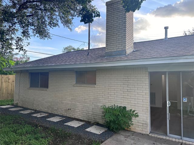 8411 Braeburn Valley Drive, Houston, TX 77074