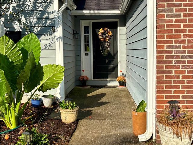 523 Bluff Court, Woodstock, GA 30188