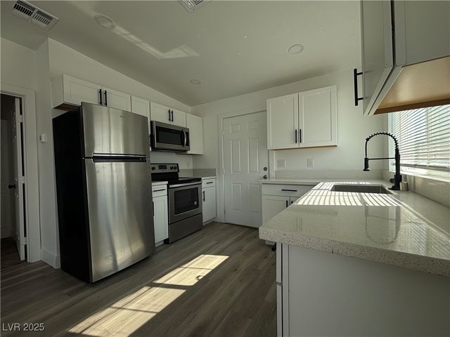 724 North 9th Street 1, Las Vegas, NV 89101