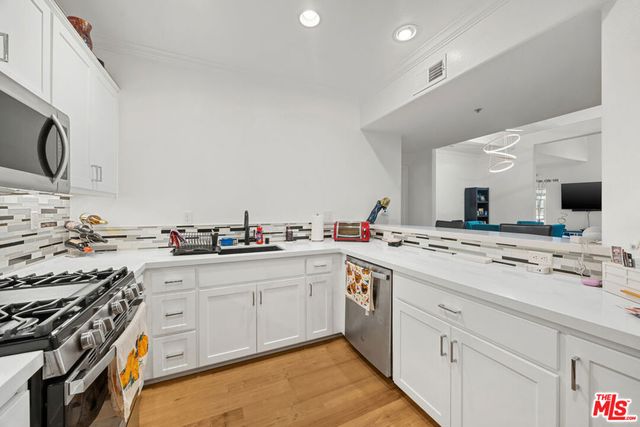 10715 Camarillo Street 307, North Hollywood, CA 91602