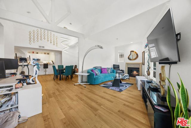 10715 Camarillo Street 307, North Hollywood, CA 91602