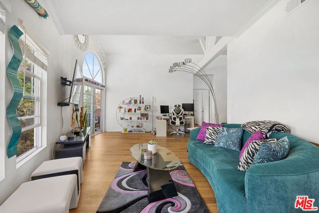 10715 Camarillo Street 307, North Hollywood, CA 91602