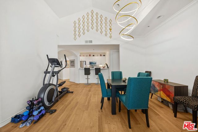 10715 Camarillo Street 307, North Hollywood, CA 91602