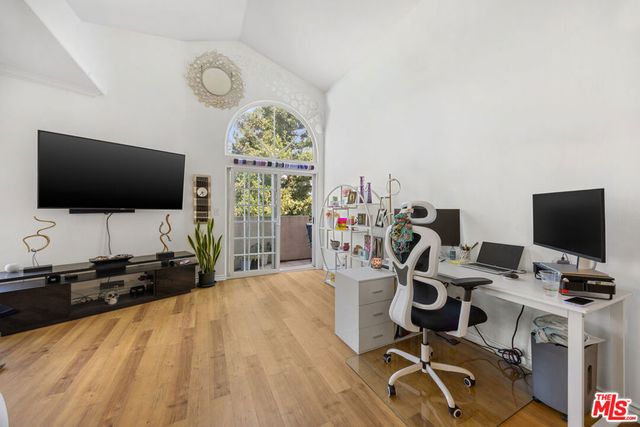 10715 Camarillo Street 307, North Hollywood, CA 91602