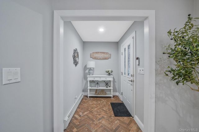 19 Honeysuckle Lane, Kings Park, NY 11754