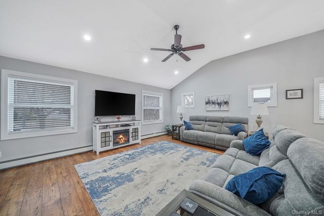 19 Honeysuckle Lane, Kings Park, NY 11754