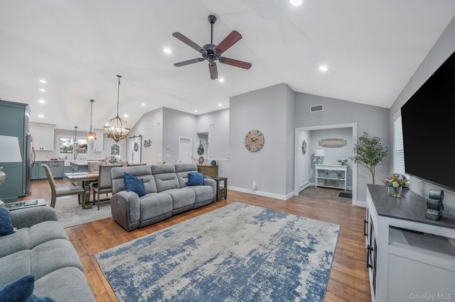 19 Honeysuckle Lane, Kings Park, NY 11754