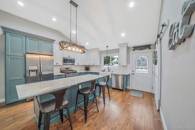 19 Honeysuckle Lane, Kings Park, NY 11754