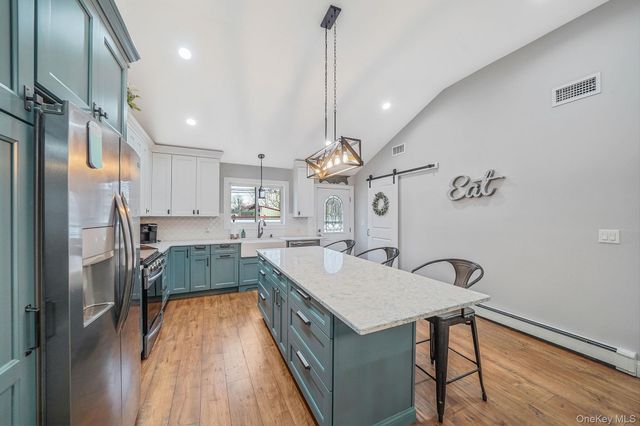 19 Honeysuckle Lane, Kings Park, NY 11754